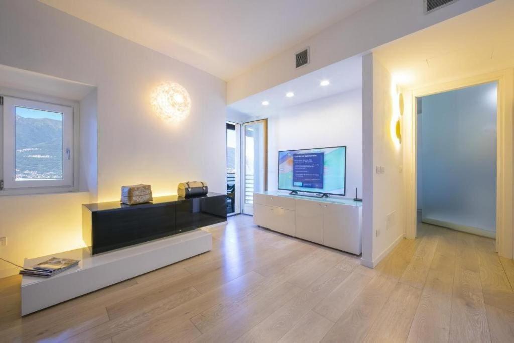 Poolside Apartment Cristina Bellano Exterior photo
